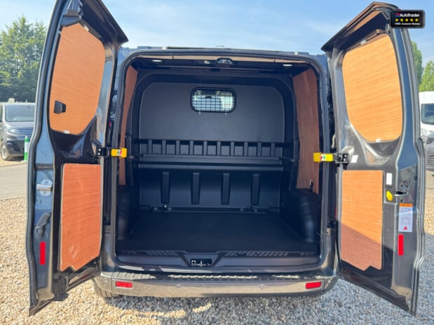 Ford Transit Custom Crew Cab SWB L1H1 300 Limited Alloys Air Con Cruise Sensors EURO 6 9
