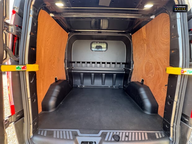 Ford Transit Custom Crew Cab SWB L1H1 300 Limited Alloys Air Con Cruise Sensors EURO 6 10