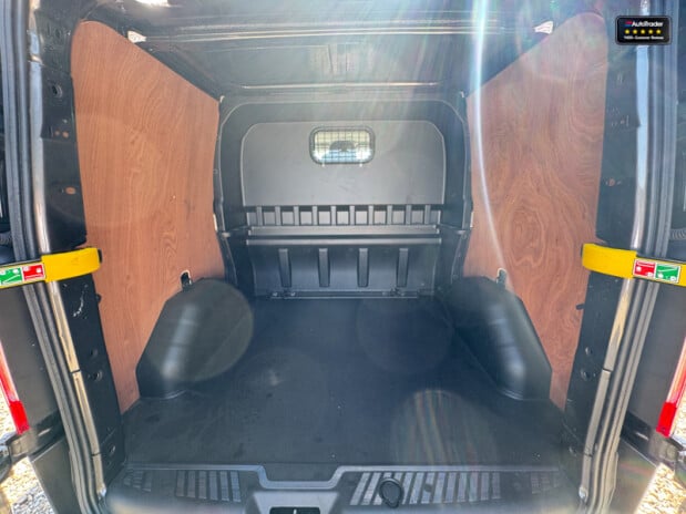 Ford Transit Custom Crew Cab SWB L1H1 300 Limited Alloys Air Con Cruise Sensors EURO 6 10