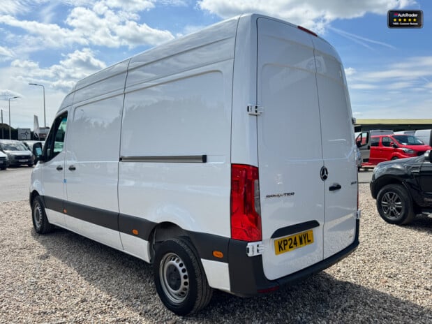 Mercedes-Benz Sprinter MWB L2H2 Medium Roof 315 Cdi Premium Air Con Sensors EURO 6 10