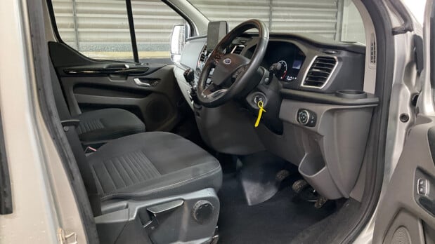 Ford Transit Custom Crew Cab LWB L2H1 300 Limited Alloys Air Con Sensors EURO 6 NO VAT 9