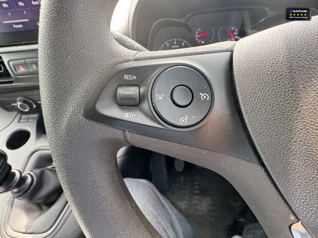 Vauxhall Combo SWB L1H1 Low Roof 2300 Pro Air Con Camera Nav Sensors EURO 6 NO VAT 17