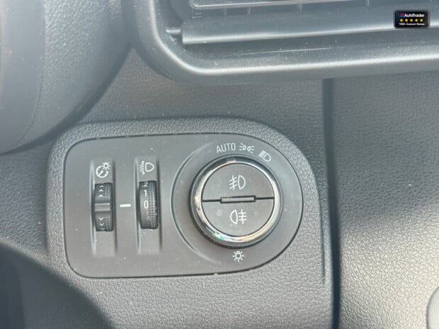 Vauxhall Combo SWB L1H1 Low Roof 2300 Pro Air Con Camera Nav Sensors EURO 6 NO VAT 22