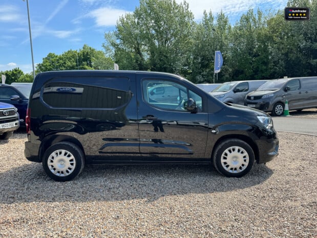 Vauxhall Combo SWB L1H1 [SOLD KH] Low Roof 2300 Pro Air Con Camera Nav Sensors EURO 6 NO V 5