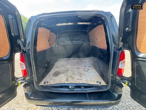Vauxhall Combo SWB L1H1 [SOLD KH] Low Roof 2300 Pro Air Con Camera Nav Sensors EURO 6 NO V 9