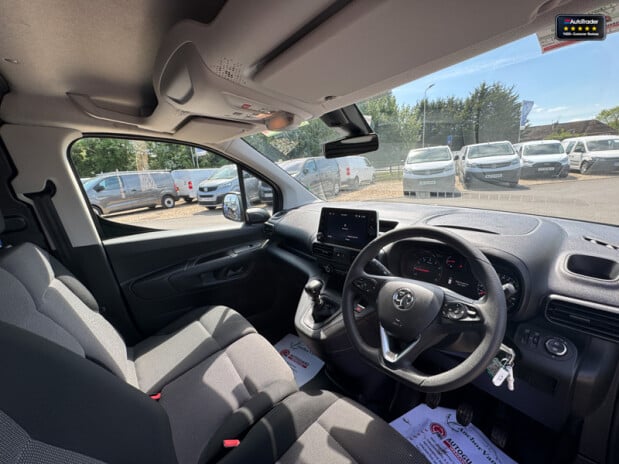 Vauxhall Combo SWB L1H1 [SOLD KH] Low Roof 2300 Pro Air Con Camera Nav Sensors EURO 6 NO V 15