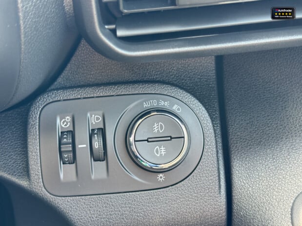 Vauxhall Combo SWB L1H1 [SOLD KH] Low Roof 2300 Pro Air Con Camera Nav Sensors EURO 6 NO V 22