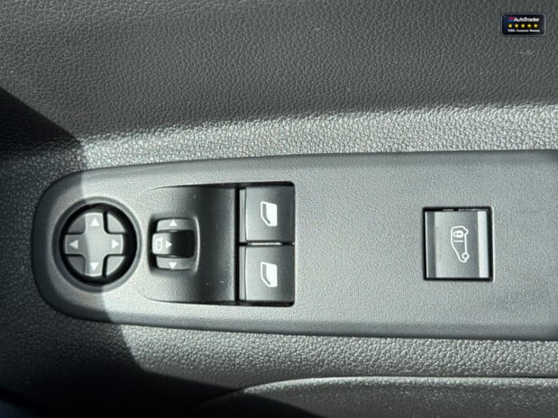 Vauxhall Combo SWB L1H1 [SOLD KH] Low Roof 2300 Pro Air Con Camera Nav Sensors EURO 6 NO V 23