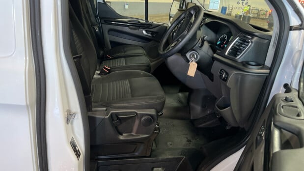 Ford Transit Custom AUTO SWB L1H1 280 Limited Air Con Alloys Camera Sensors EURO 6 NO VAT 7
