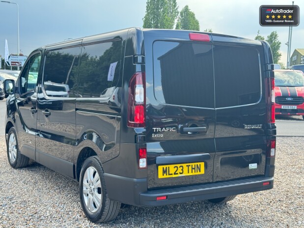 Renault Trafic SWB L1H1 Extra [SOLD SM] SL30 Alloys air Nav EURO 6 8