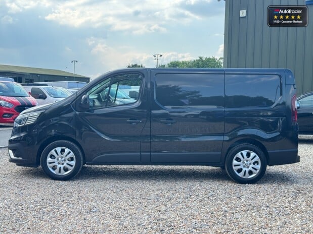 Renault Trafic SWB L1H1 Extra [SOLD SM] SL30 Alloys air Nav EURO 6 9