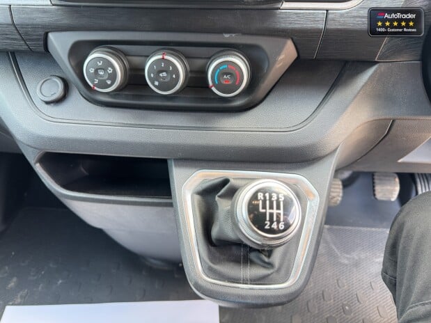Renault Trafic SWB L1H1 Extra [SOLD SM] SL30 Alloys air Nav EURO 6 33