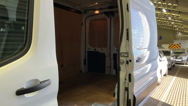Ford Transit MWB L2H2 Medium Roof 350 Leader Ecoblue Sensors EURO 6 8