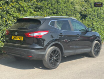 Nissan Qashqai 1.6 dCi Tekna SUV 5dr Diesel XTRON 2WD Euro 5 (s/s 29