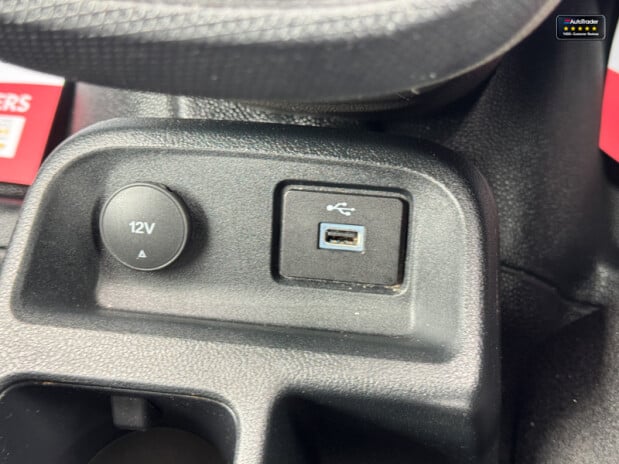 Ford Transit Connect LWB L2H1 250 Limited Alloys Air Con Sensors EURO 6 33