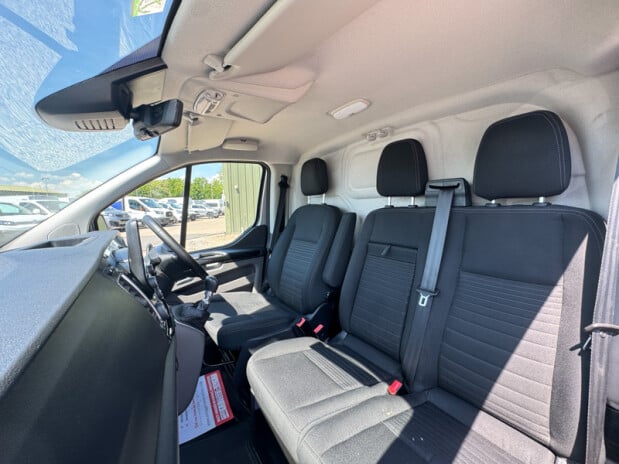 Ford Transit Custom LWB L2H1 [SOLD SM] Low Roof 300 Limited Air Con Alloys Cruise EURO 6 13