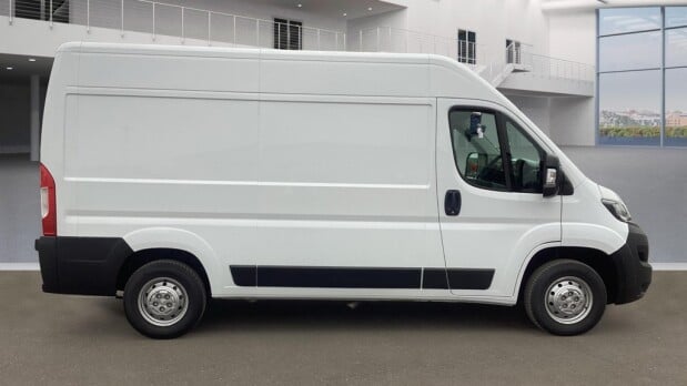 Peugeot Boxer MWB L2H2 Medium Roof Professional Air Con Nav Sensors EURO 6 5