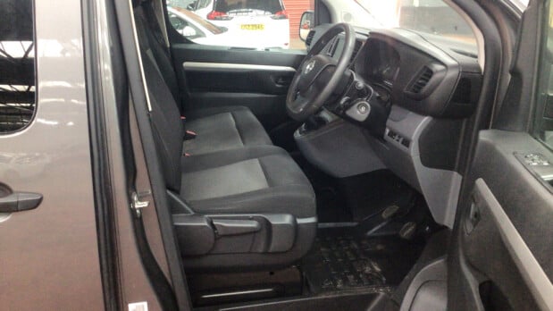 Vauxhall Vivaro Crew Cab LWB L2H1 F3100 Dynamic Air Con Sensors EURO 6 NO VAT 7