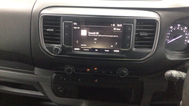 Vauxhall Vivaro Crew Cab LWB L2H1 F3100 Dynamic Air Con Sensors EURO 6 NO VAT 9