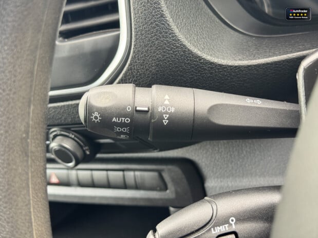 Vauxhall Vivaro Crew Cab LWB L2H1 F3100 Dynamic Air Con Sensors EURO 6 NO VAT 22