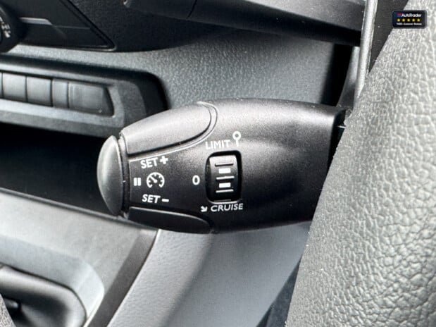 Vauxhall Vivaro Crew Cab LWB L2H1 F3100 Dynamic Air Con Sensors EURO 6 NO VAT 23