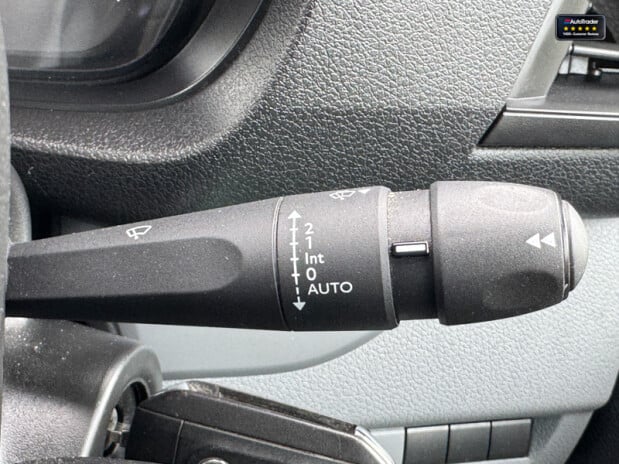 Vauxhall Vivaro Crew Cab LWB L2H1 F3100 Dynamic Air Con Sensors EURO 6 NO VAT 24