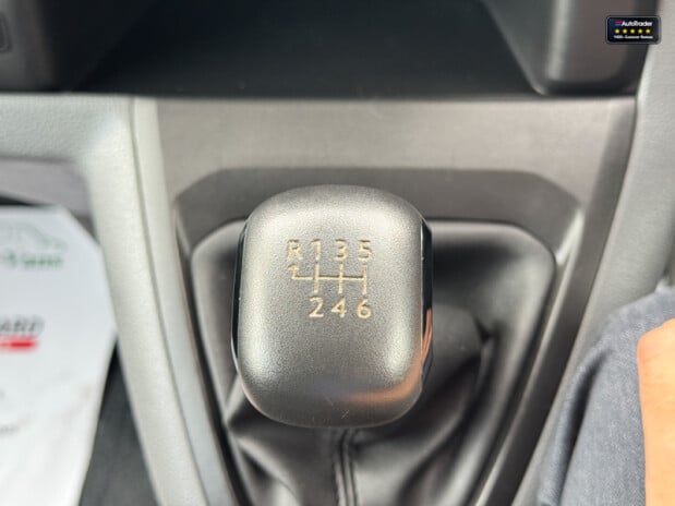 Vauxhall Vivaro Crew Cab LWB L2H1 F3100 Dynamic Air Con Sensors EURO 6 NO VAT 36