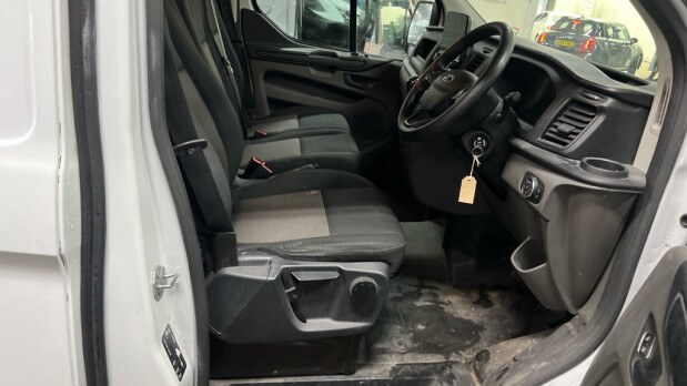 Ford Transit Custom LWB L2H2 High Roof 300 Leader Navigation EURO 6 7