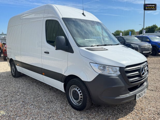Mercedes-Benz Sprinter MWB L2H2 Medium Roof 315 Cdi Premium Air Con Cruise EURO 6 4