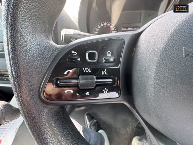 Mercedes-Benz Sprinter MWB L2H2 Medium Roof 315 Cdi Premium Air Con Cruise EURO 6 17