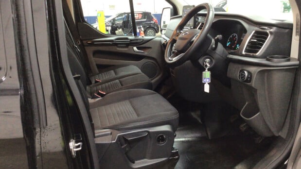 Ford Transit Custom SWB L1H1 Low Roof 300 Limited Air Con Alloys Camera Sensors EURO 6 9
