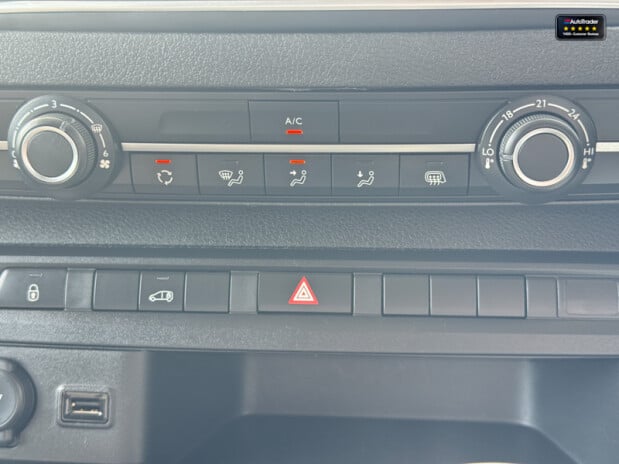 Vauxhall Vivaro LWB L2H1 Low Roof F3100 Pro Air Con Nav Sensors EURO 6 33