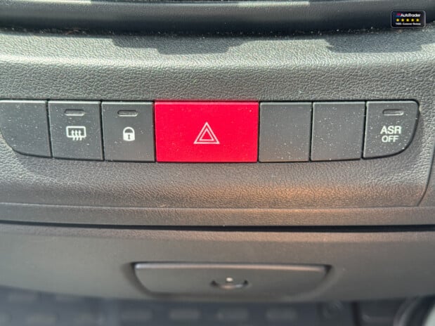 Citroen Relay MWB L2H2 Medium Roof Air Con Side Door EURO 6 32