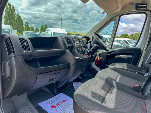 Citroen Relay MWB L2H2 Medium Roof Air Con Side Door EURO 6 12