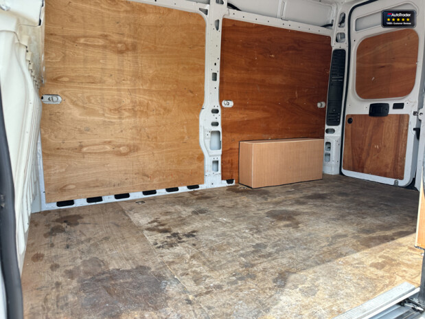 Citroen Relay MWB L2H2 Medium Roof Air Con Side Door EURO 6 11