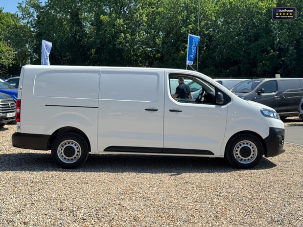 Citroen Dispatch XLWB L3H1 [SOLD CM] Low Roof 1000 Enterprise Pro Air Con Sensors Bluehdi EU 5