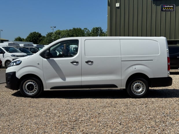 Citroen Dispatch XLWB L3H1 [SOLD CM] Low Roof 1000 Enterprise Pro Air Con Sensors Bluehdi EU 11