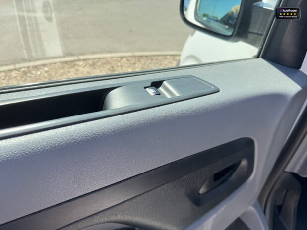 Citroen Dispatch XLWB L3H1 [SOLD CM] Low Roof 1000 Enterprise Pro Air Con Sensors Bluehdi EU 16