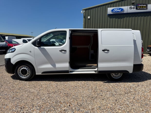 Citroen Dispatch XLWB L3H1 [SOLD CM] Low Roof 1000 Enterprise Pro Air Con Sensors Bluehdi EU 12