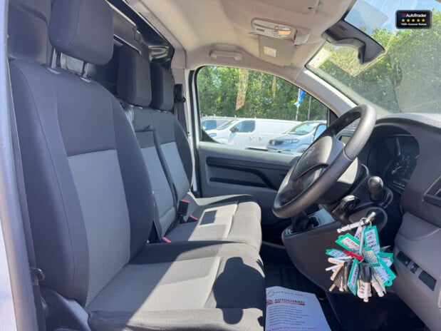Citroen Dispatch XLWB L3H1 [SOLD CM] Low Roof 1000 Enterprise Pro Air Con Sensors Bluehdi EU 17