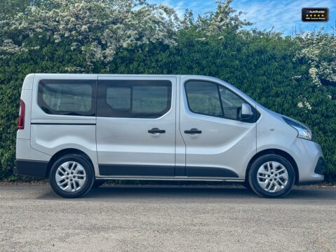 Renault Trafic 1.6 dCi ENERGY 27 Sport Nav Minibus Double Cab 5dr Diesel Manual SWB Euro 6 4