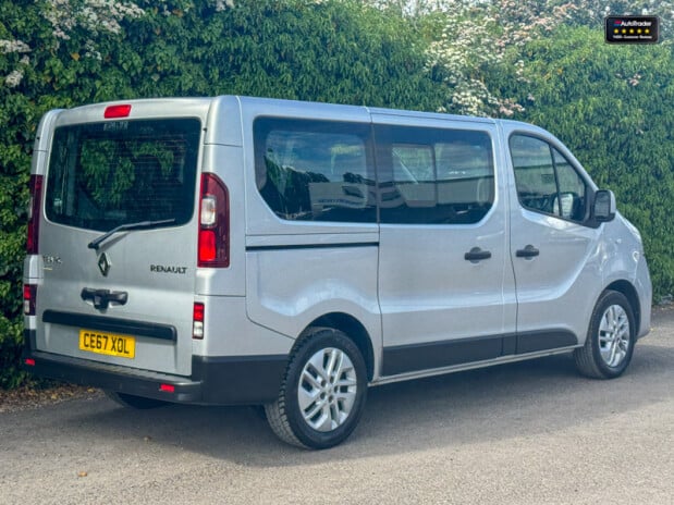 Renault Trafic 1.6 dCi ENERGY 27 Sport Nav Minibus Double Cab 5dr Diesel Manual SWB Euro 6 3