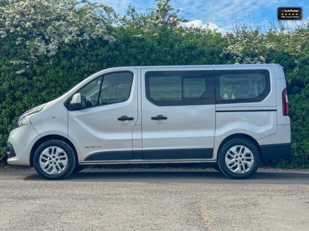 Renault Trafic 1.6 dCi ENERGY 27 Sport Nav Minibus Double Cab 5dr Diesel Manual SWB Euro 6 5