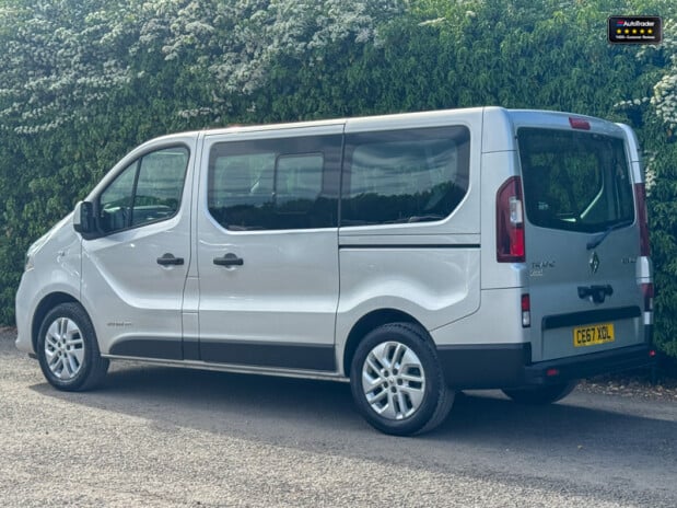 Renault Trafic 1.6 dCi ENERGY 27 Sport Nav Minibus Double Cab 5dr Diesel Manual SWB Euro 6 6