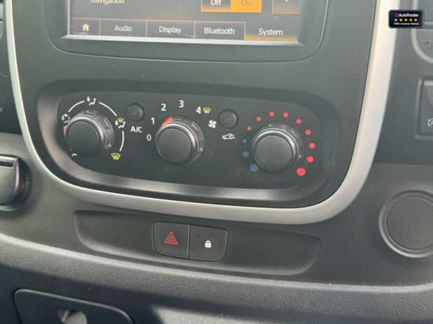 Renault Trafic 1.6 dCi ENERGY 27 Sport Nav Minibus Double Cab 5dr Diesel Manual SWB Euro 6 23