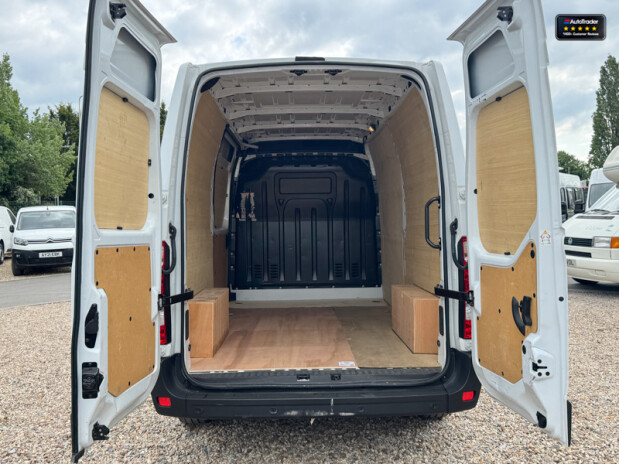 Renault Master MWB L2H2 Medium Roof 35 Business Plus Dci Air Con EURO 6 8