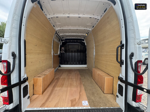 Renault Master MWB L2H2 Medium Roof 35 Business Plus Dci Air Con EURO 6 9