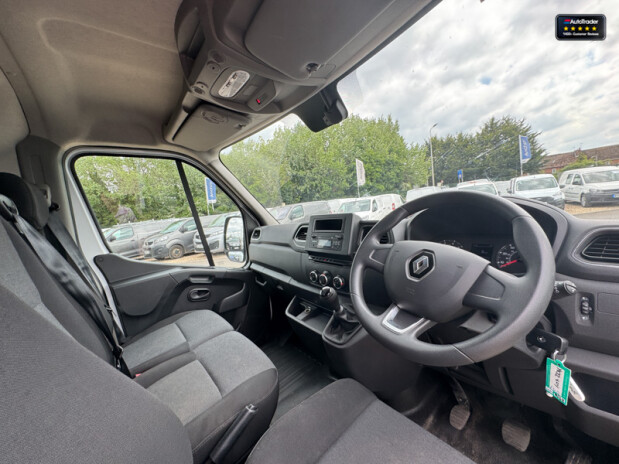 Renault Master MWB L2H2 Medium Roof 35 Business Plus Dci Air Con EURO 6 15