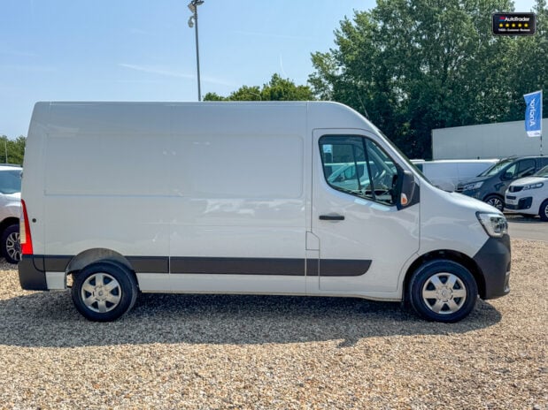 Renault Master MWB L2H2 Medium Roof 35 Business Plus Dci Air Con EURO 6 5