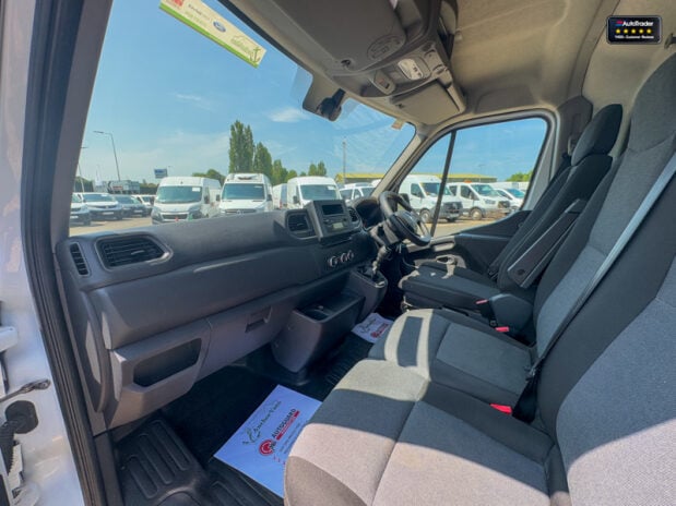 Renault Master MWB L2H2 Medium Roof 35 Business Plus Dci Air Con EURO 6 12
